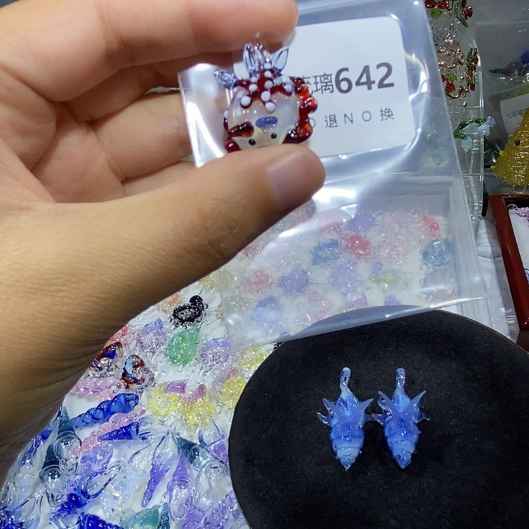 L***Y玻璃吊坠（不含链）642海兔一个