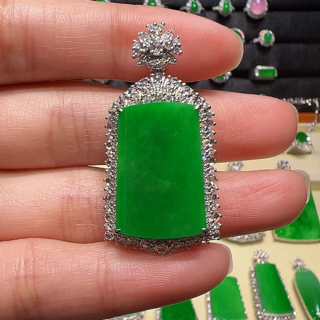 翡翠颈饰18K金镶嵌吊坠