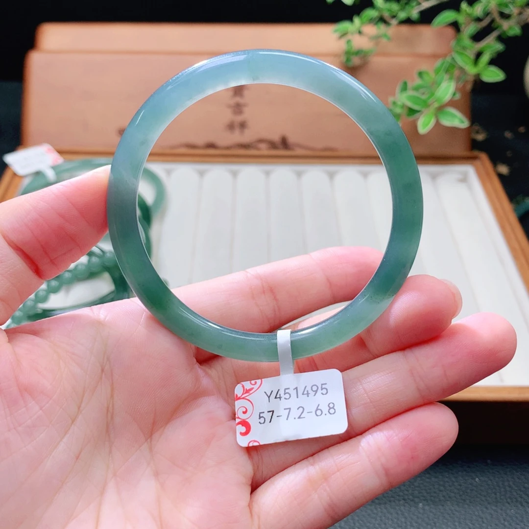 翡翠未镶嵌手镯（圆镯）