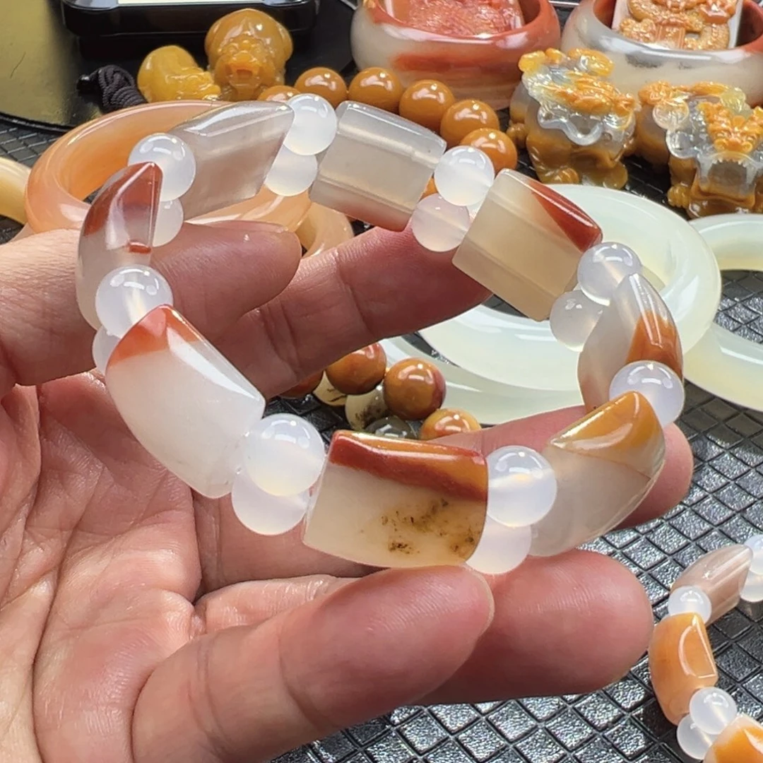 石英质玉未镶嵌颈饰