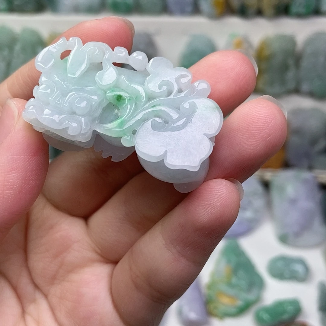 翡翠未镶嵌吊坠(赠链)