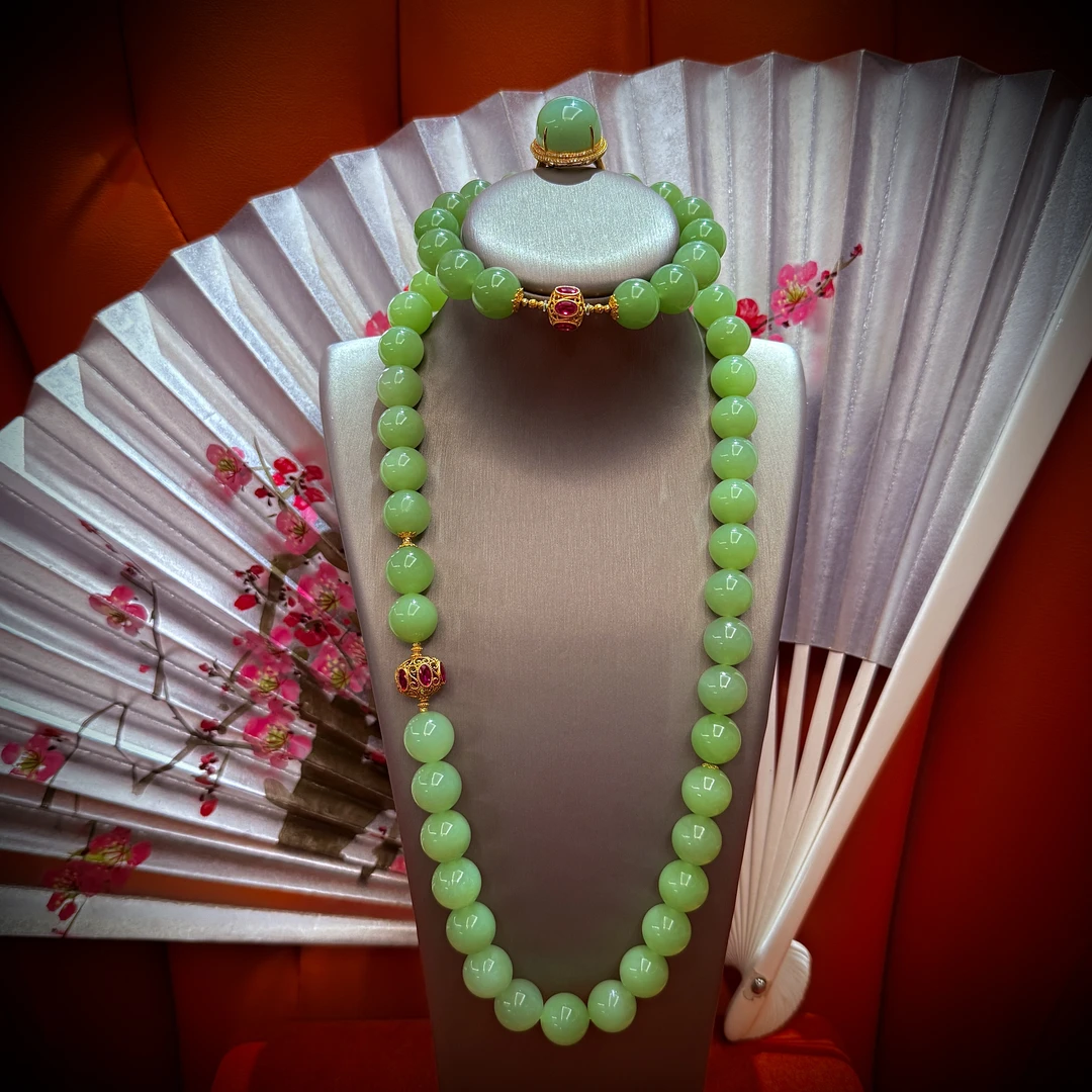 壹屿珠宝 022114  18k金配件和田玉传世级翠青套装