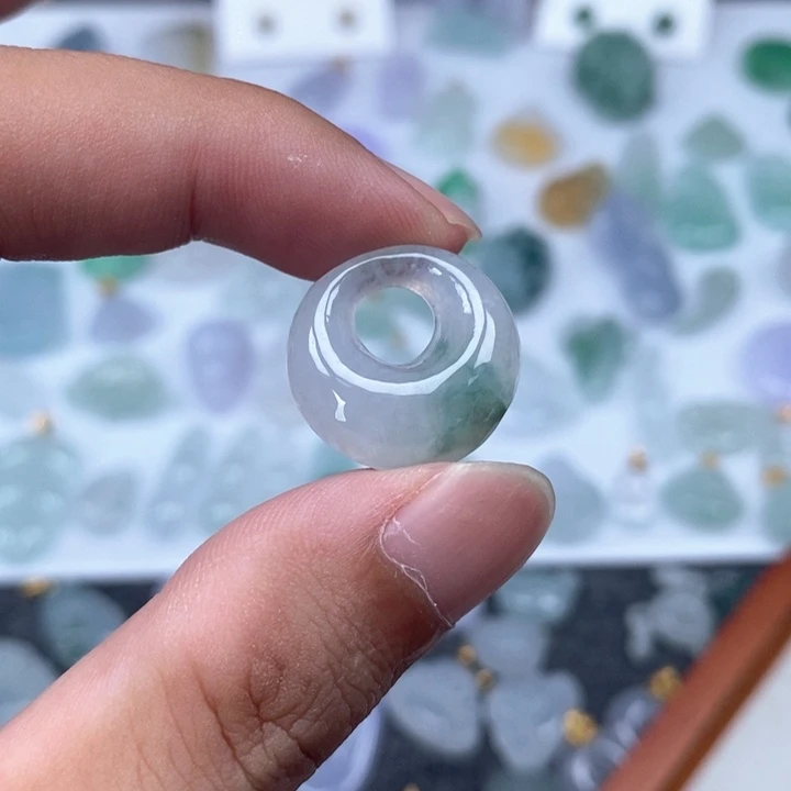 翡翠未镶嵌颈饰02