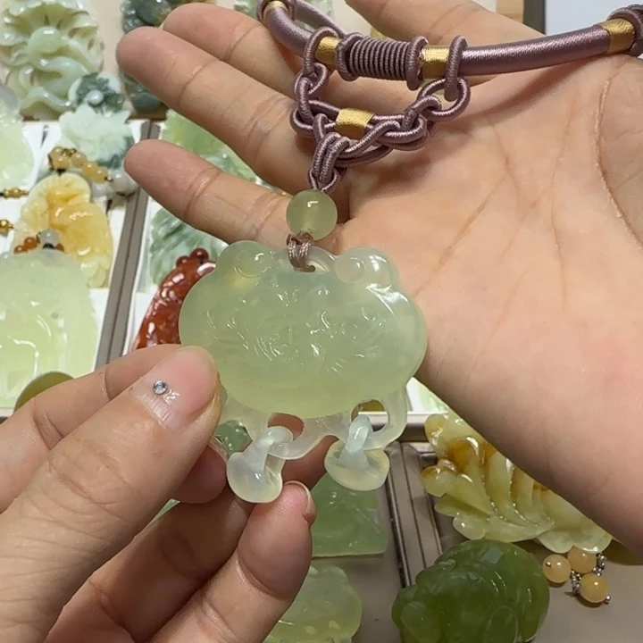 蛇纹石玉吊坠未镶嵌