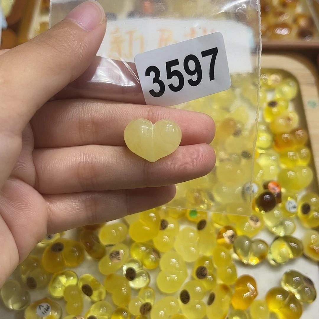 琥珀未镶嵌珠宝奇石