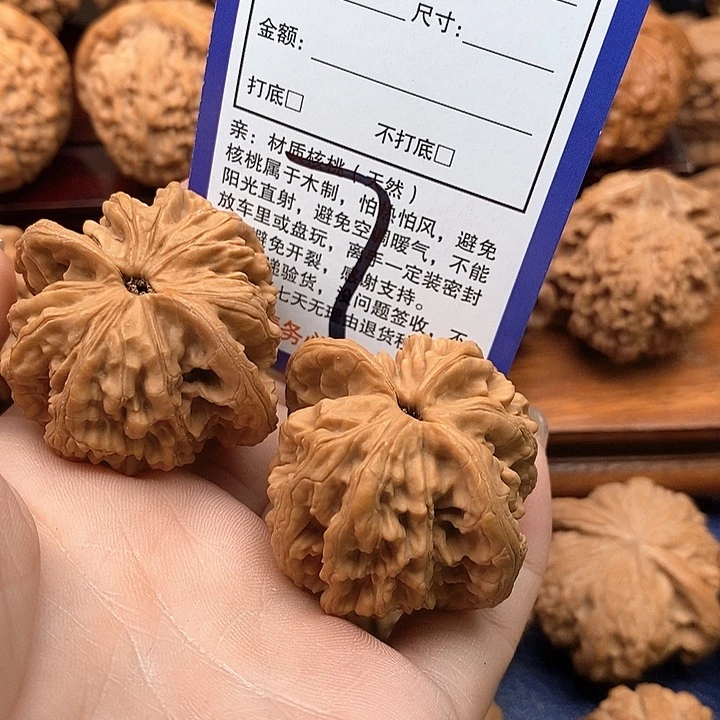 吊坠桃核虎头狮子42