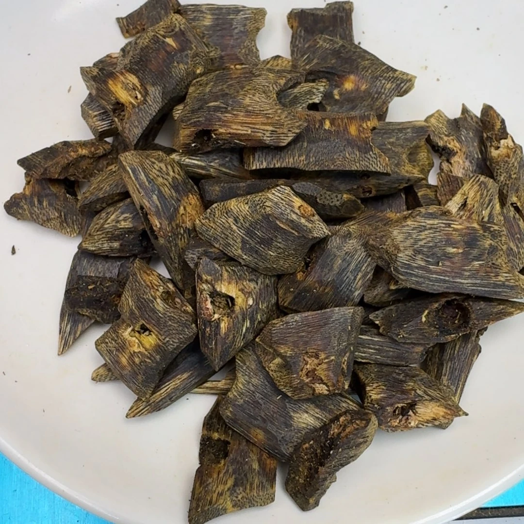 用***7沉香沉香碎屑莺歌绿高油块料50g