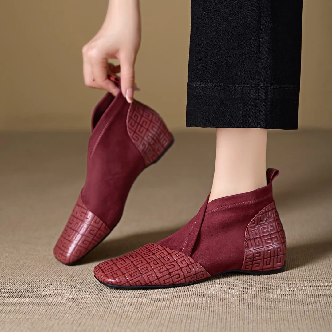 头层羊皮+弹力绒气质方头短靴女34-40码平跟压花皮中跟方弹力靴子