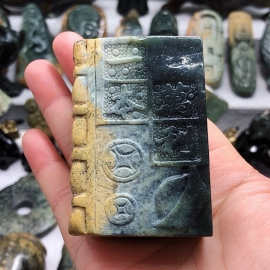岫岩河磨玉（透闪石质玉）把件未镶嵌