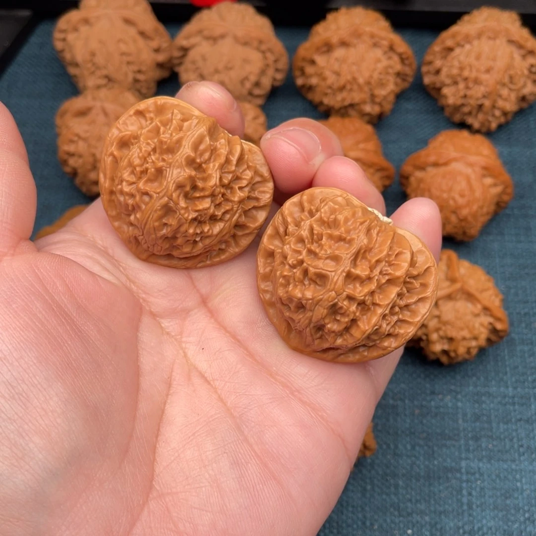 文玩核桃把件桃心宫灯40