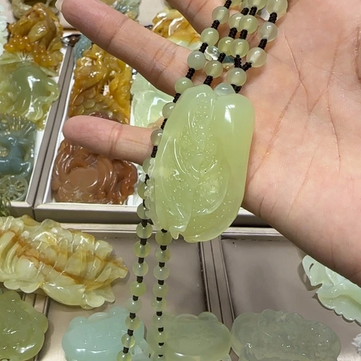 蛇纹石玉吊坠未镶嵌