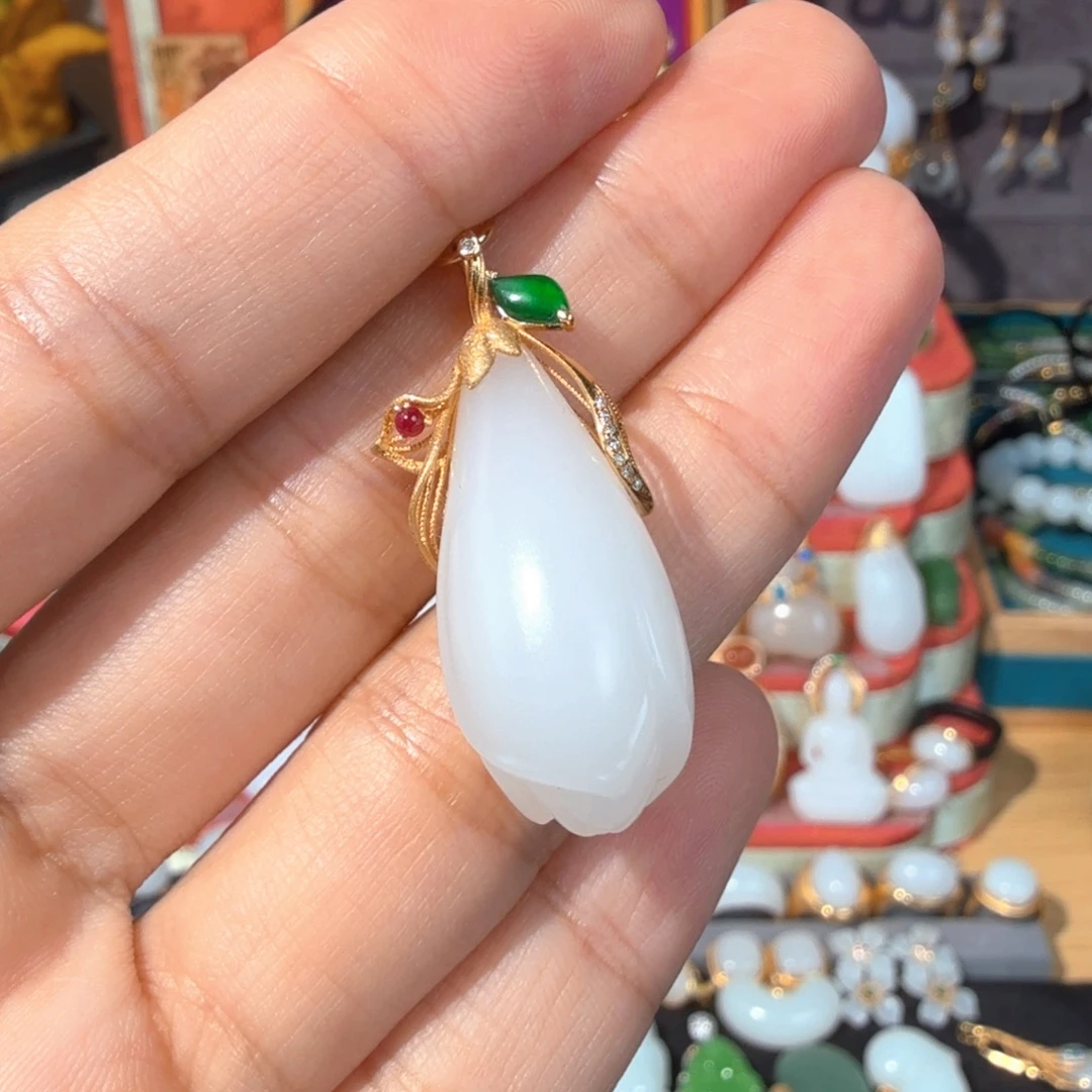 和田玉18K金镶嵌颈饰