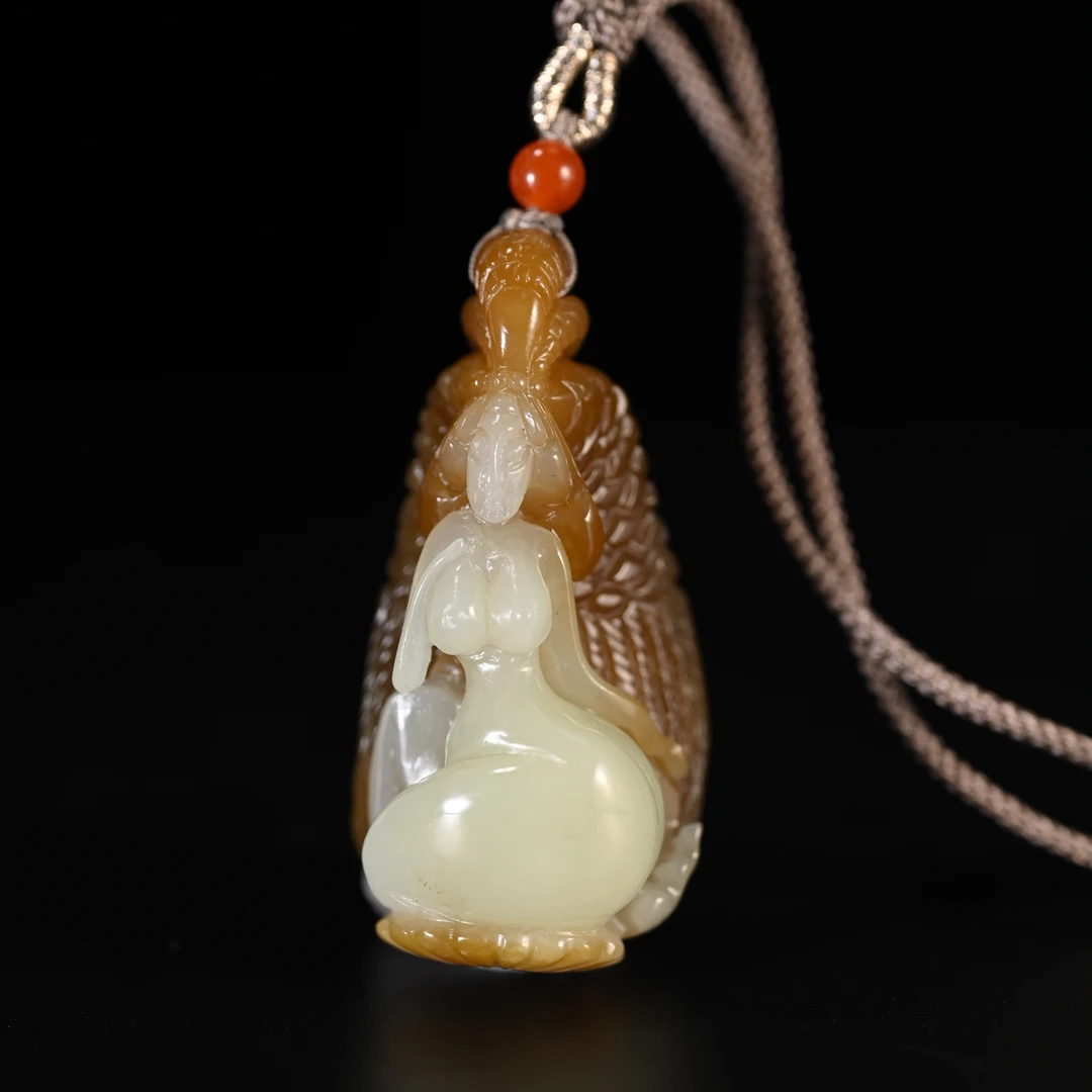 Lot8812 2510290089和田玉且末糖美人挂件/杭拍