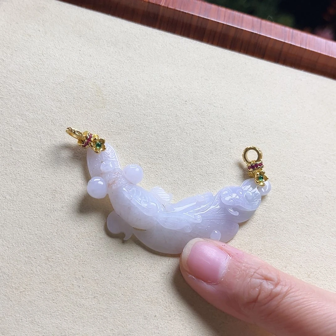 翡翠颈饰未镶嵌锦鲤