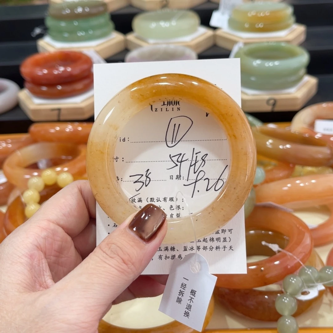 未镶嵌手镯石英质玉