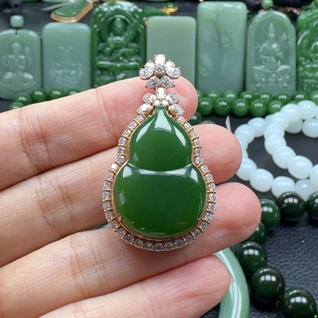 和田玉18K金镶嵌颈饰