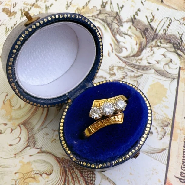 欧洲回流18K三石钻石戒指