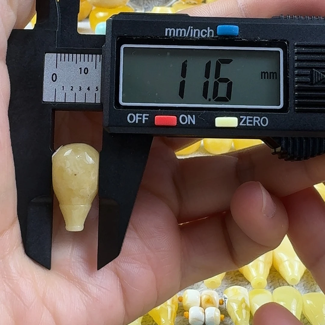 蜜蜡未镶嵌裸石25杂