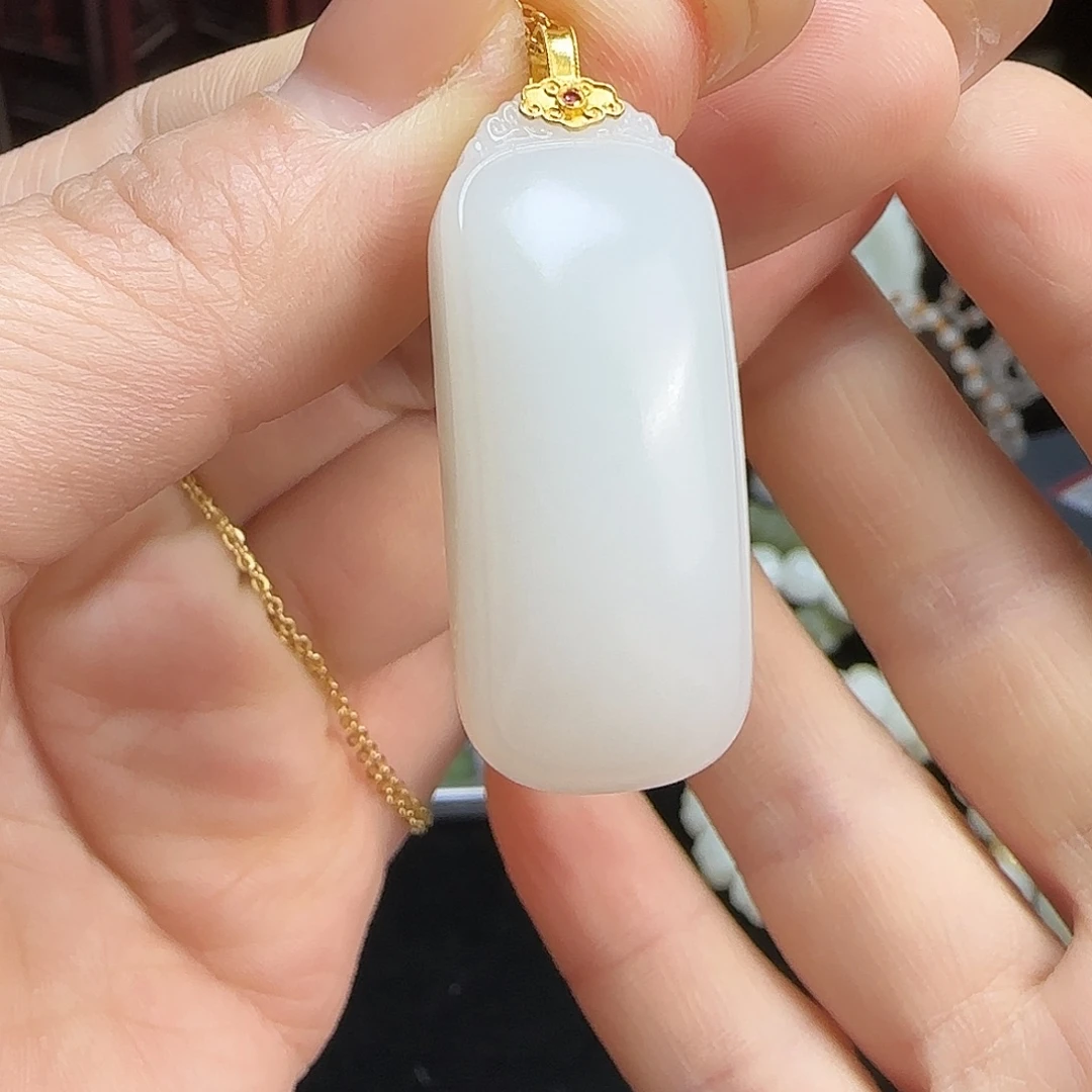 和田玉18K金镶嵌颈饰