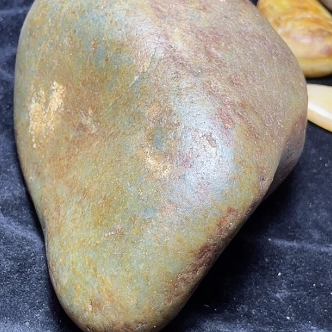 颈饰未镶嵌和田玉（糖玉）