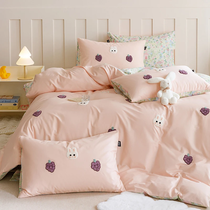 瑞宝推荐ins风全棉卡通毛巾绣四件套 舒适透气被套床单床笠单件