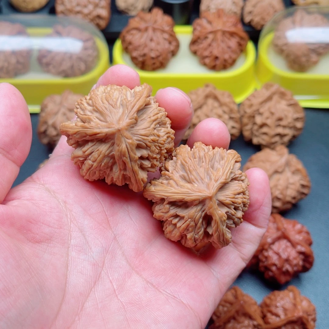 把件文玩核桃麦穗虎头三棱42×42×41