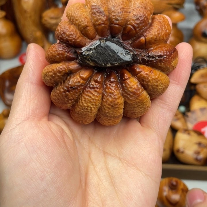 木太行陈化黑油木抱石把件鉴赏期48小时