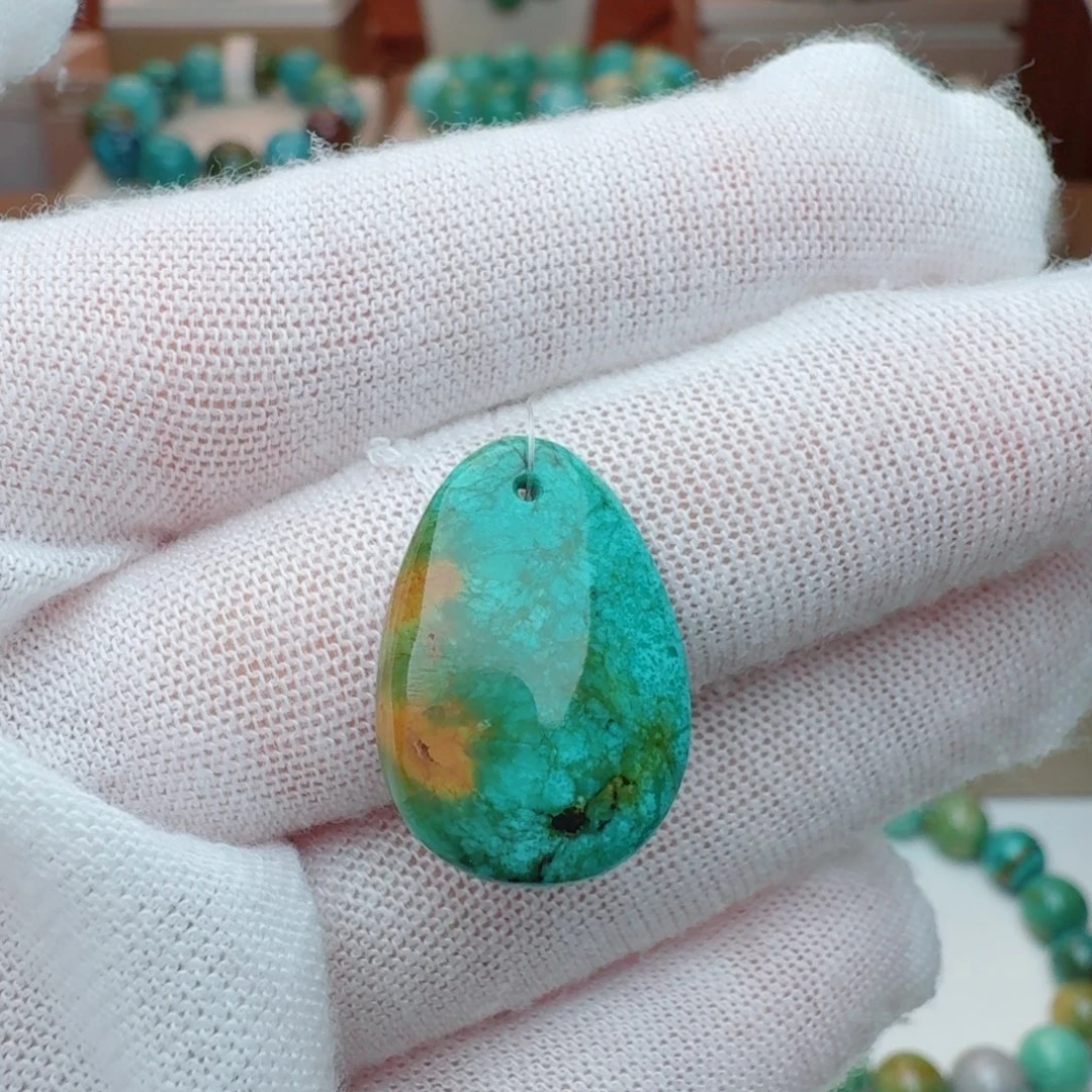 绿松石未镶嵌颈饰