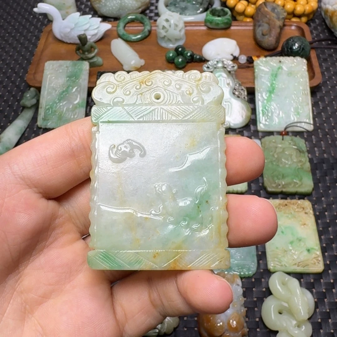 翡翠未镶嵌颈饰翡翠颈饰未镶嵌