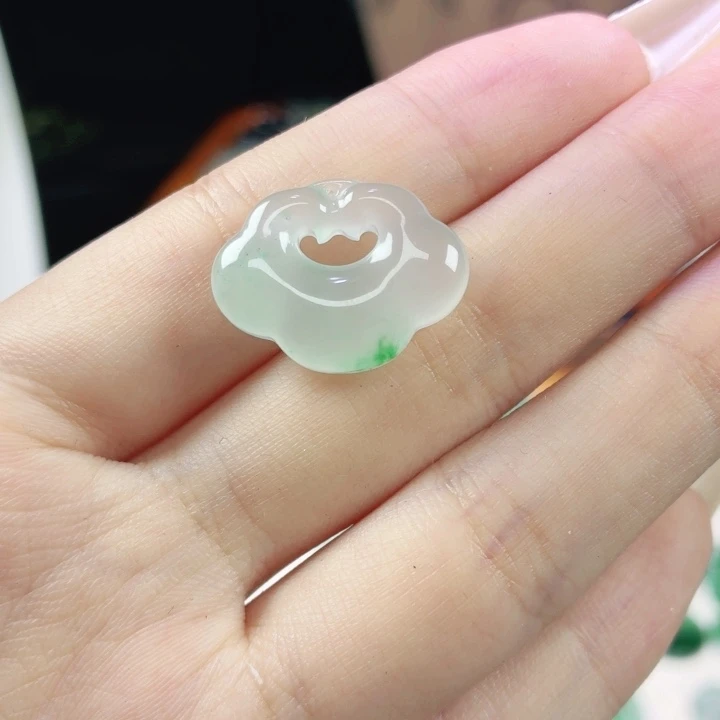 石英质玉（非洲翠）未镶嵌颈饰