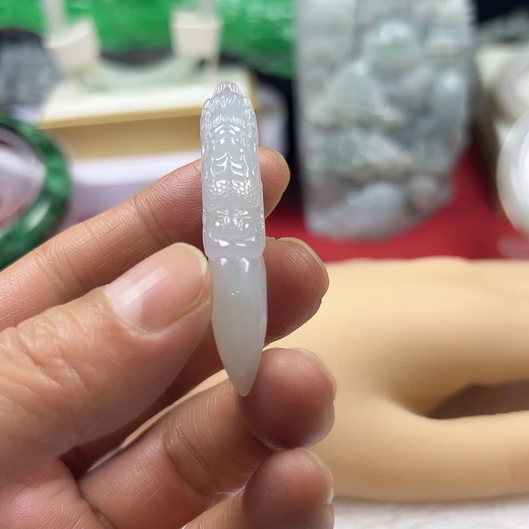 颈饰未镶嵌翡翠龙牙