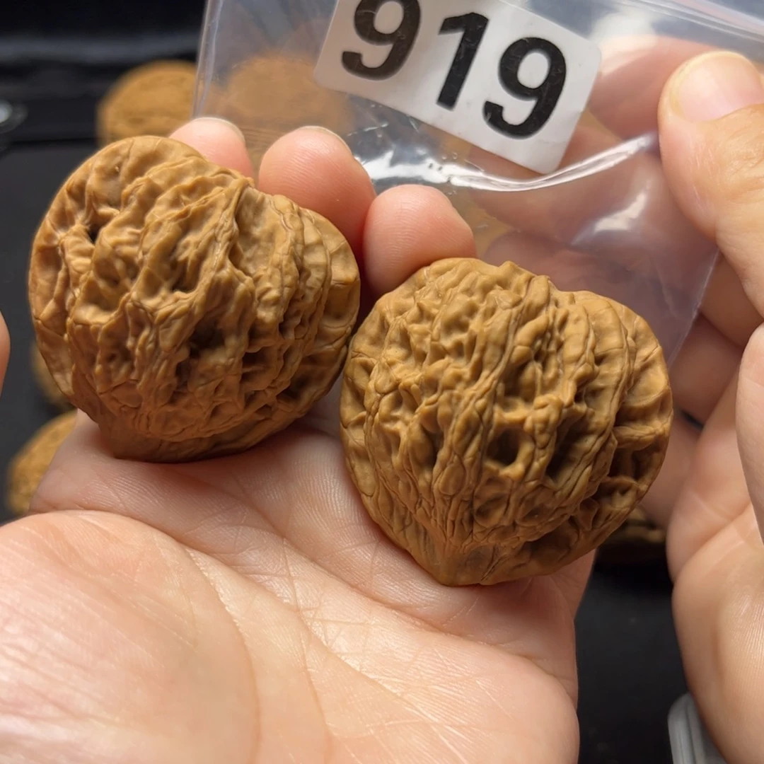 文玩核桃吊坠虎头4.3