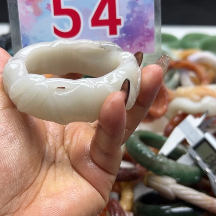 未镶嵌手镯石英岩玉