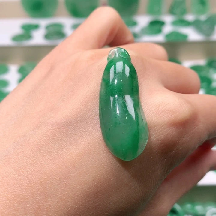 颈饰未镶嵌石英质玉