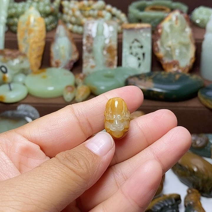 冰***莉颈饰未镶嵌岫岩河磨玉（透闪石质玉）