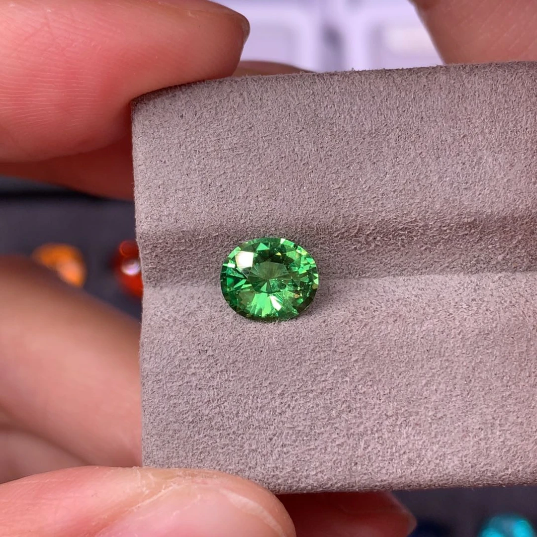 珠宝半成品未镶嵌石榴石（沙弗莱）1.33ct精切完美薄荷绿