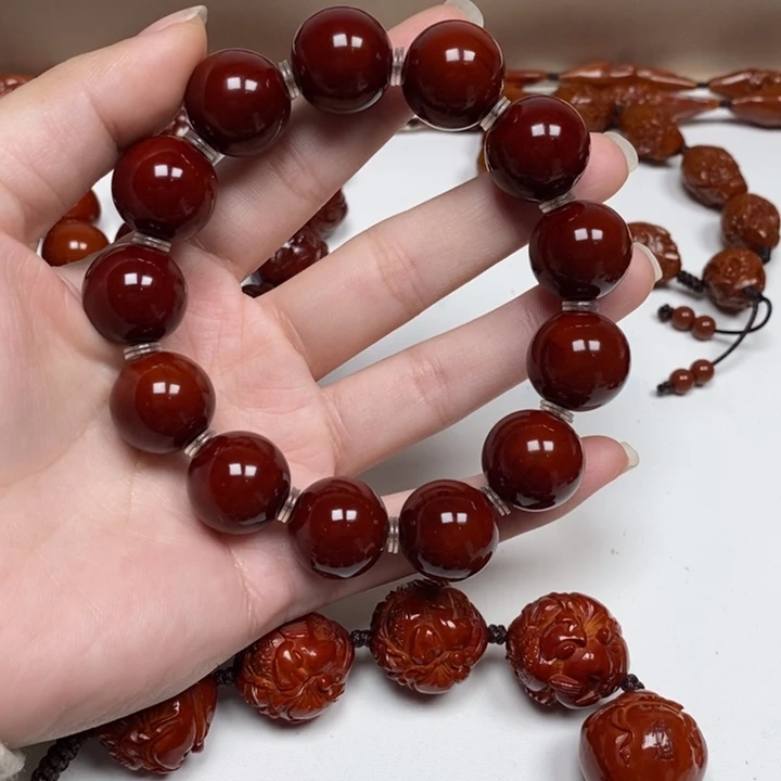 大***。橄榄核雕刻工艺的发展