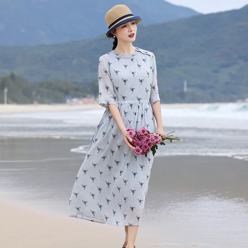 高端苎麻碎花连衣裙女2025新款夏季轻奢高级感气质显瘦棉麻绣花裙