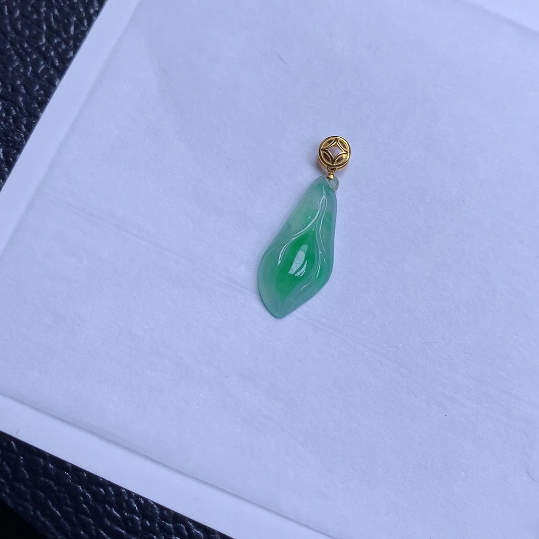 颈饰18K金镶嵌翡翠天然缅甸a货翡翠兰花