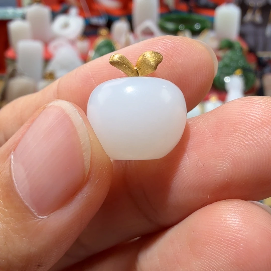 和田玉18K金镶嵌颈饰