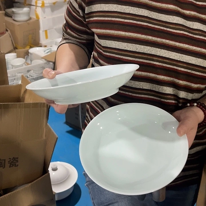 瓷片玉泥青瓷八英寸深盘两个，包邮