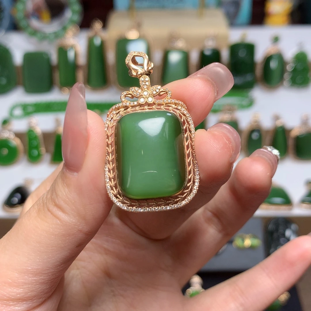 和田玉（碧玉）吊坠18K金镶嵌