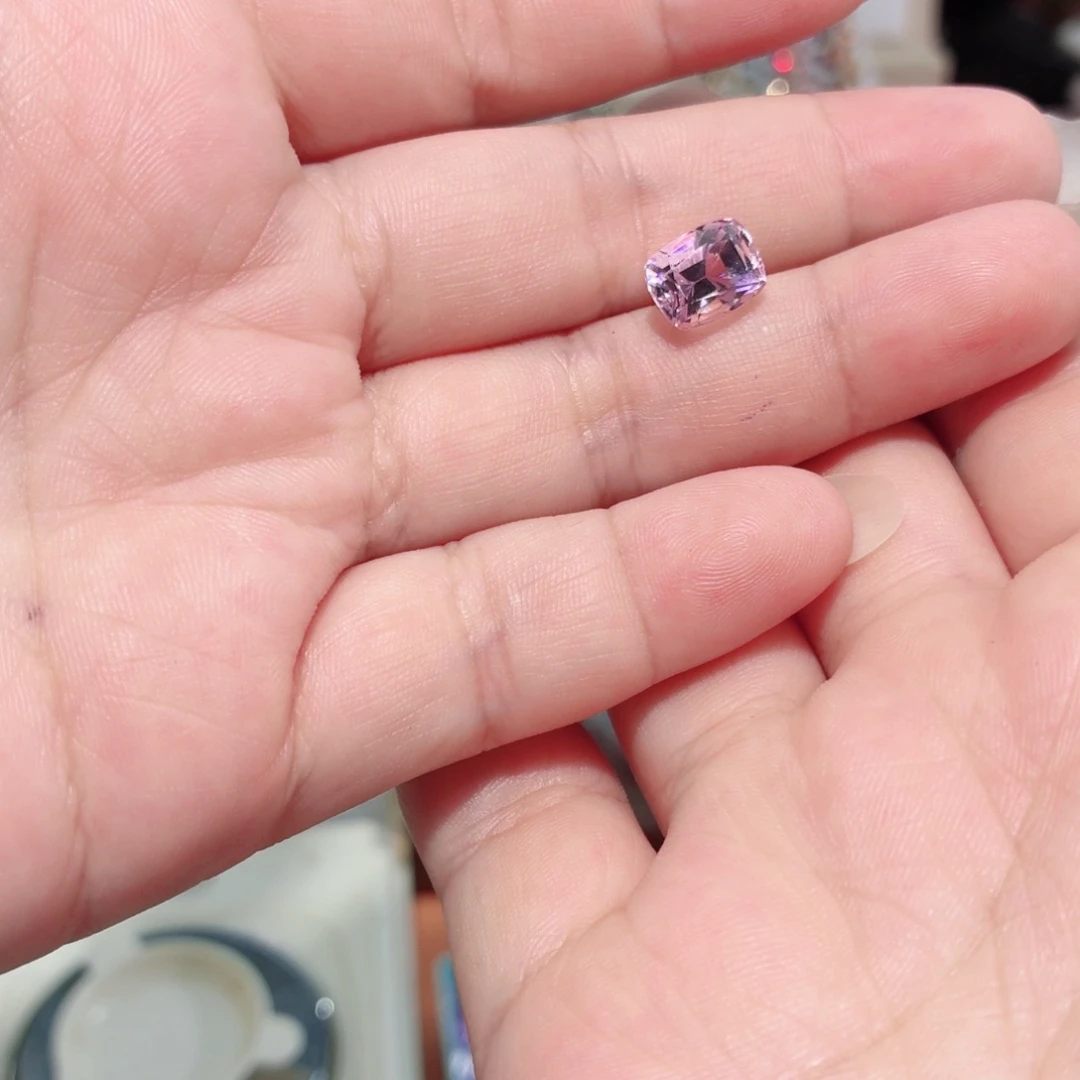 国首质检锂辉石未镶嵌