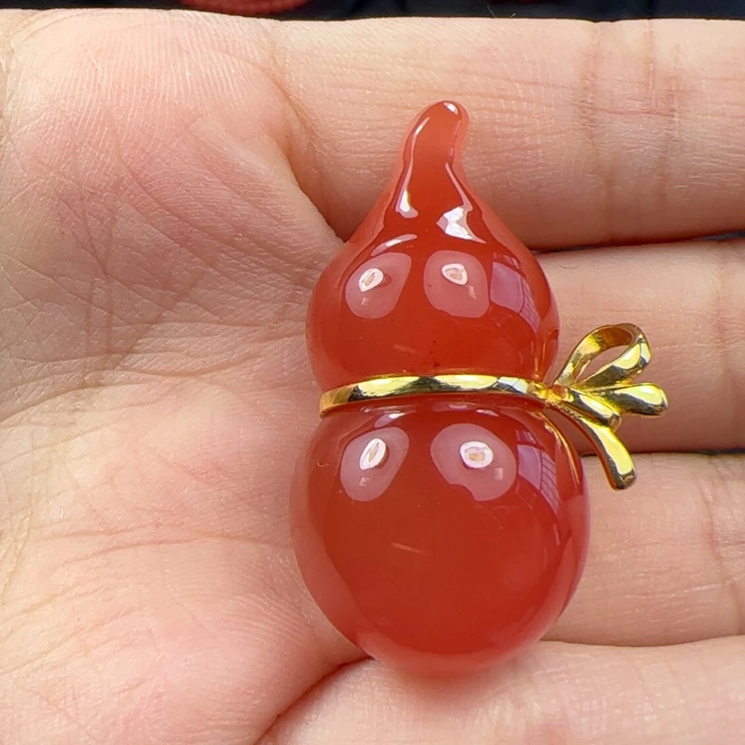 18K金镶嵌葫芦南红玛瑙