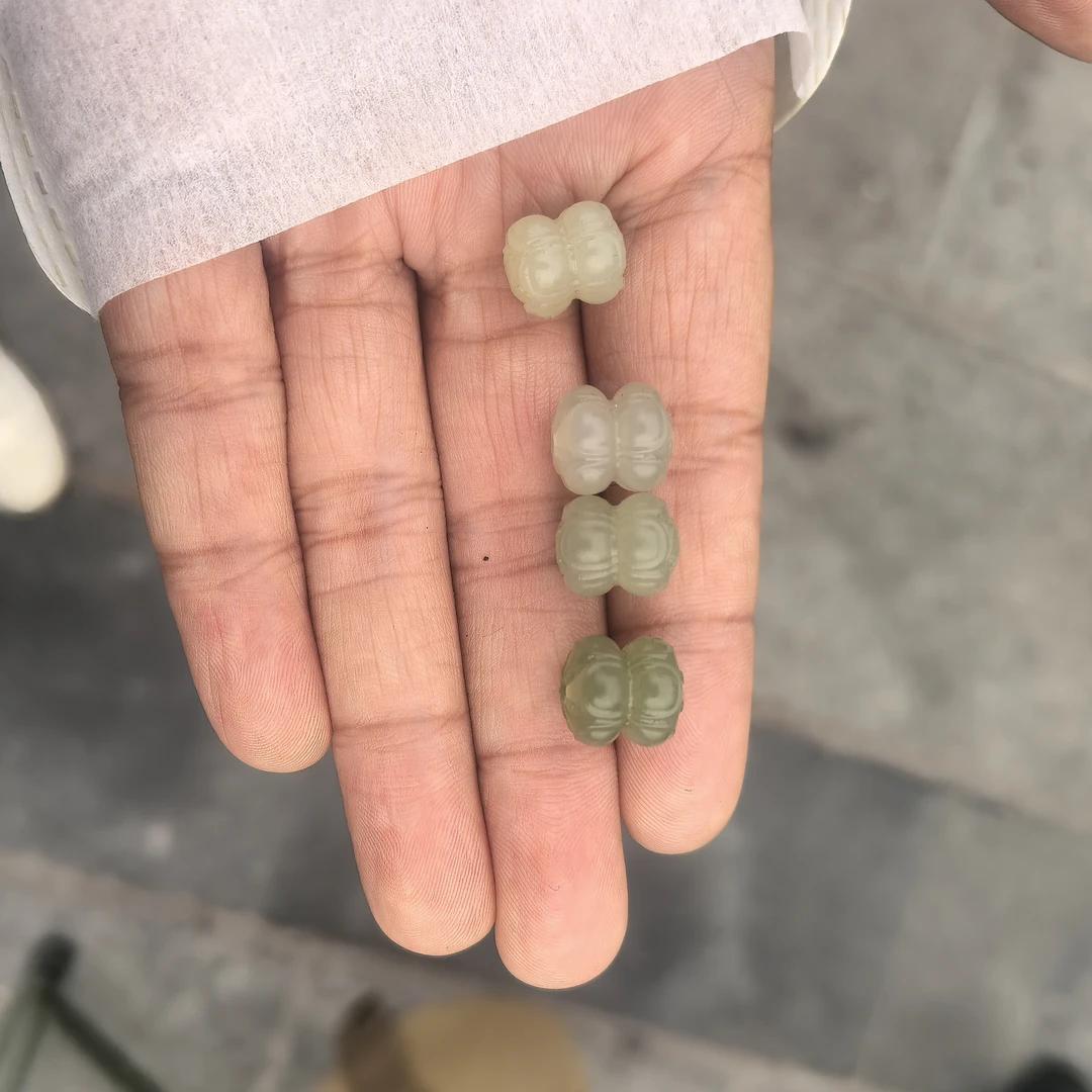 和田玉并蒂莲挂坠多样性拍一发一