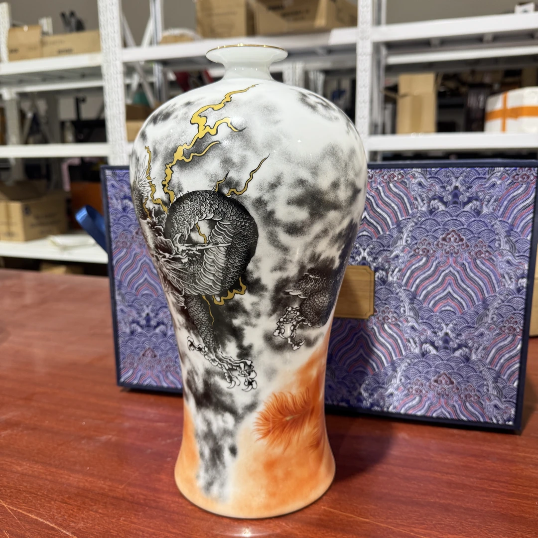 祥龙瑞凤梅瓶礼盒装