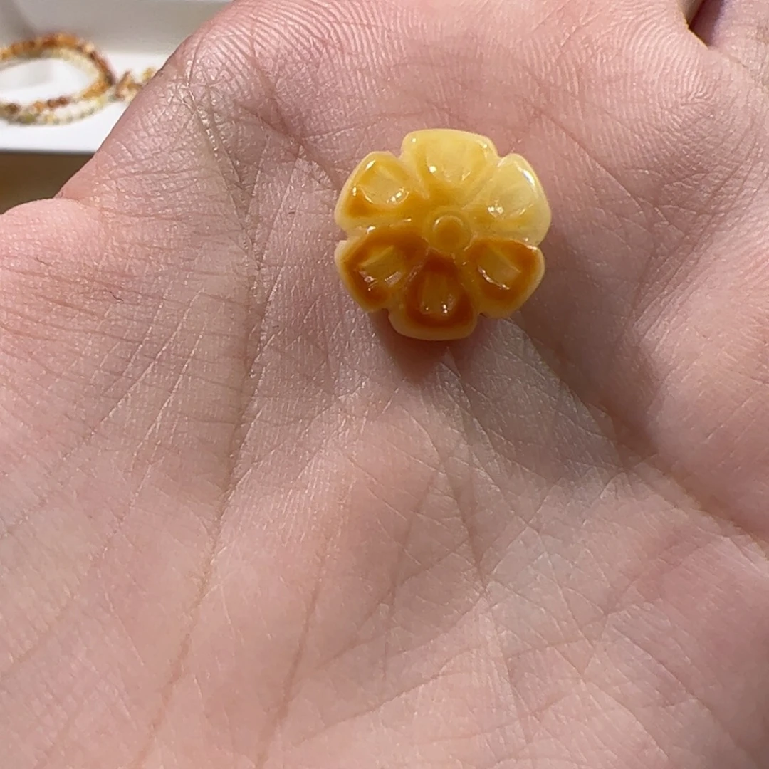 琥珀未镶嵌珠宝奇石浓蜡花朵蜜
