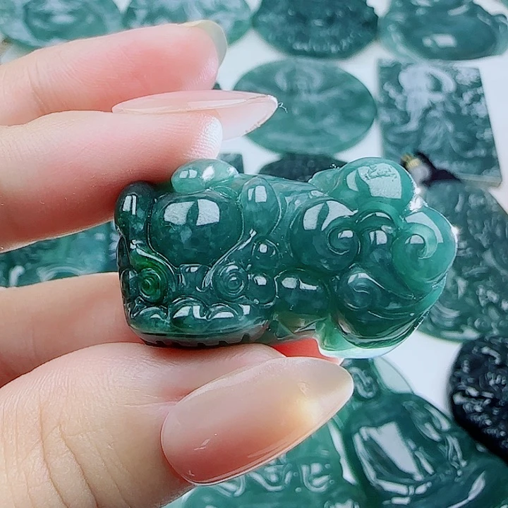 翡翠未镶嵌颈饰多样性发货天然的A货翡翠