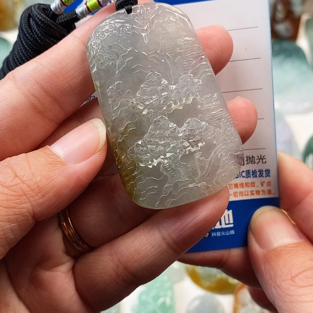 翡翠未镶嵌颈饰山水