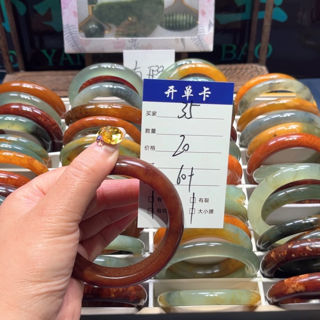 胡***E蛇纹石玉未镶嵌手镯